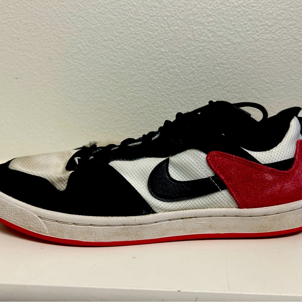 Nike SB Alleyoop White/Black-University Red Skateboarding Men Sz 9.5 CJ0882-102